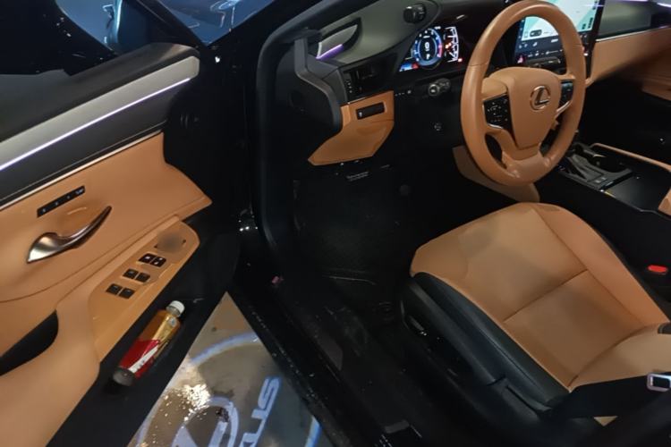 Used Lexus ES 2025 200 Premium Edition Driver Seat