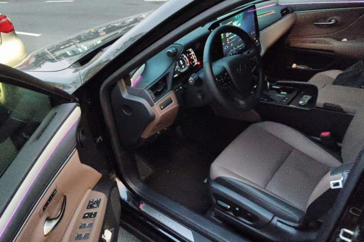 Used Lexus ES 2025 200 Premium Edition Driver Seat