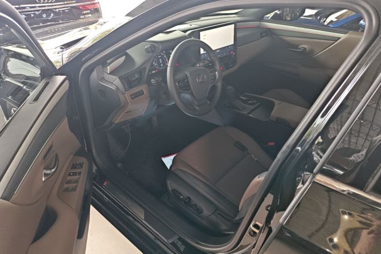 Used Lexus ES 2025 200 Premium Edition Driver Seat