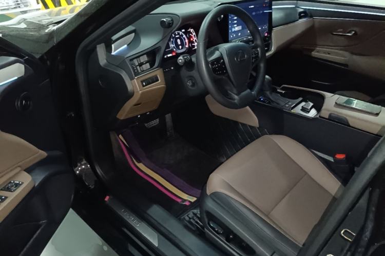 Used Lexus ES 2025 200 Premium Edition Driver Seat