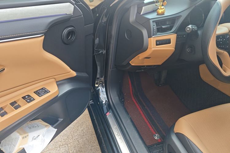 Used Lexus ES 2025 Model, 200 Special Edition Driver Seat