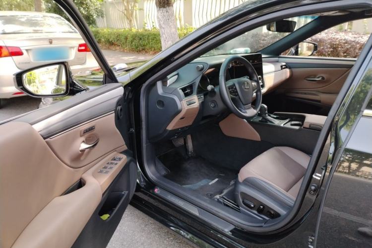 Used Lexus ES 2025 200 Premium Edition Driver Seat