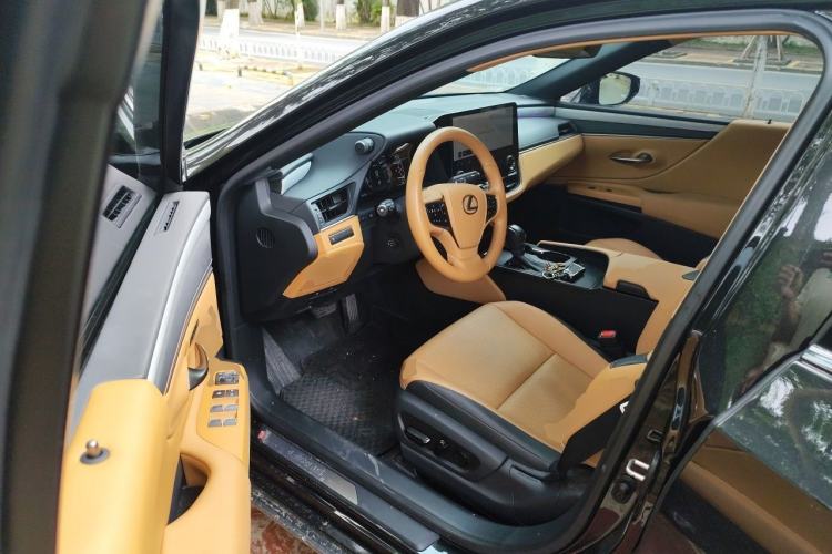 Used Lexus ES 2025 200 Premium Edition Driver Seat