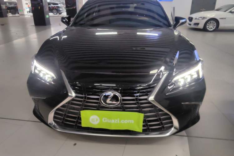 Used Lexus ES 2025 200 Premium Edition Exterior 1