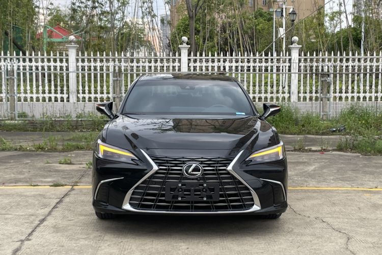 Used Lexus ES 2025 200 Premium Edition Exterior 1