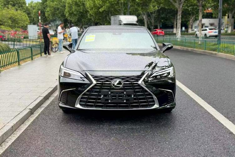 Used Lexus ES 2025 200 Premium Edition Exterior 1