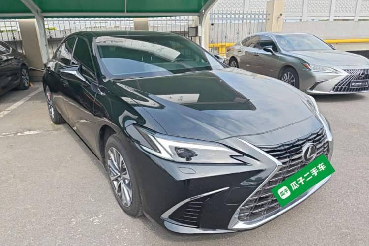 Used Lexus ES 2025 200 Premium Edition Exterior 1