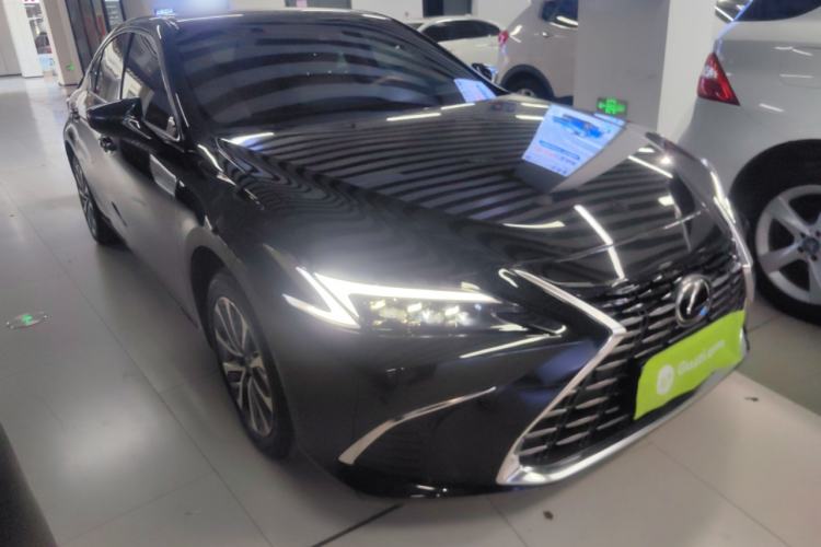 Used Lexus ES 2025 200 Premium Edition Exterior 2