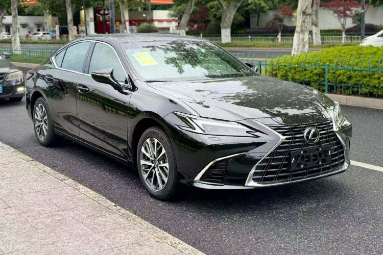 Used Lexus ES 2025 200 Premium Edition Exterior 2