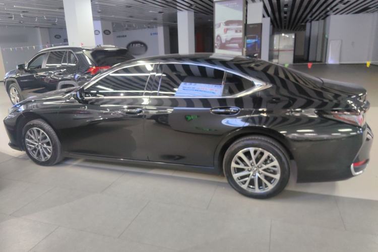 Used Lexus ES 2025 200 Premium Edition Exterior 3