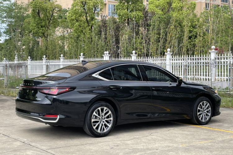 Used Lexus ES 2025 200 Premium Edition Exterior 3