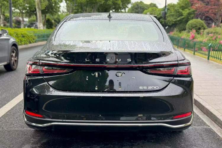 Used Lexus ES 2025 200 Premium Edition Exterior 4