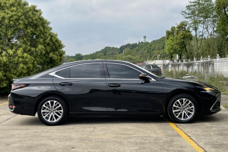 Used Lexus ES 2025 200 Premium Edition Exterior 5