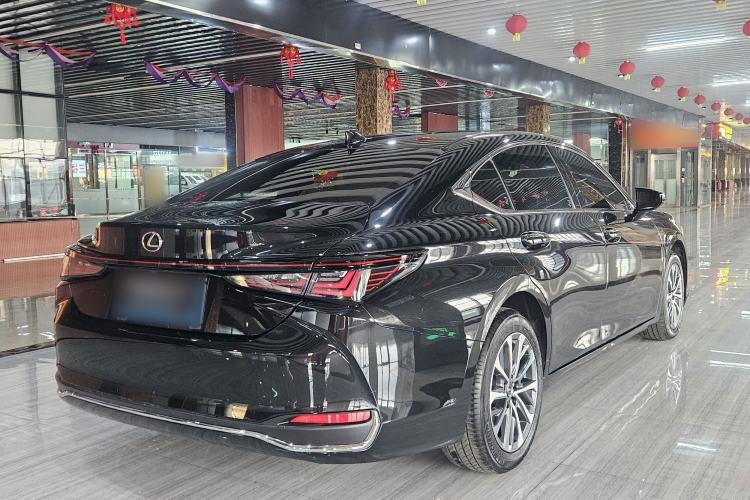 Used Lexus ES 2025 200 Premium Edition Exterior 5