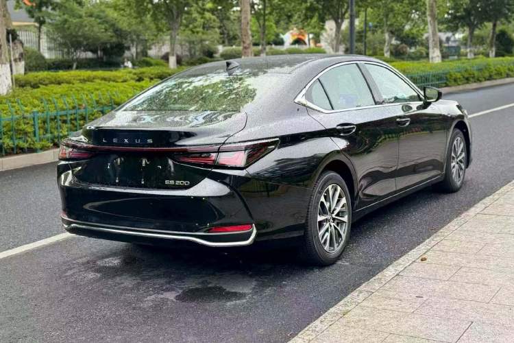 Used Lexus ES 2025 200 Premium Edition Exterior 5