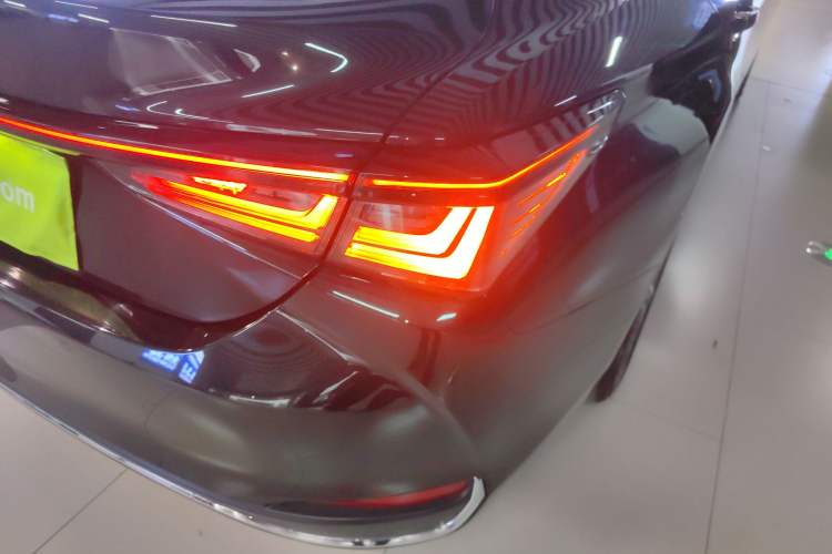 Used Lexus ES 2025 200 Premium Edition Exterior 6