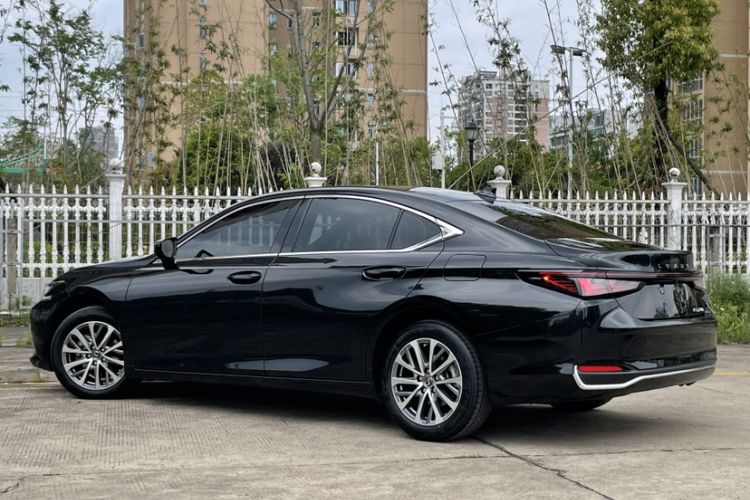 Used Lexus ES 2025 200 Premium Edition Exterior 6