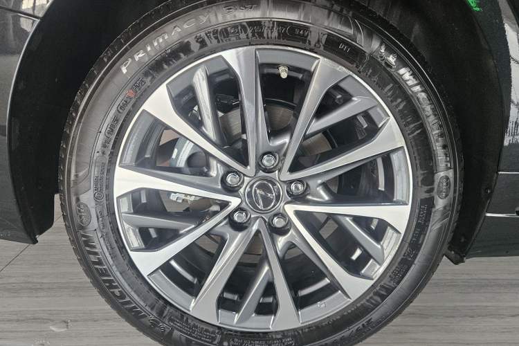 Used Lexus ES 2025 200 Premium Edition Exterior 6