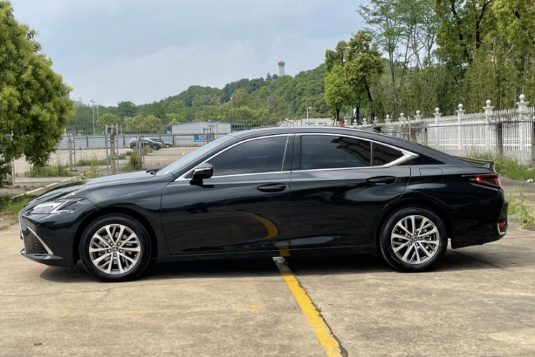 Used Lexus ES 2025 200 Premium Edition Exterior 7