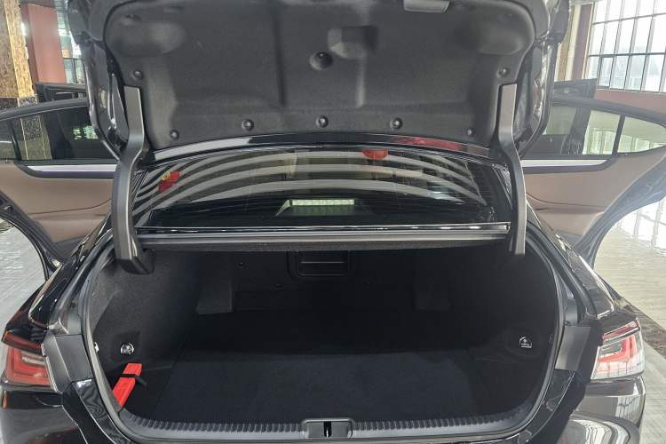 Used Lexus ES 2025 200 Premium Edition Exterior 8