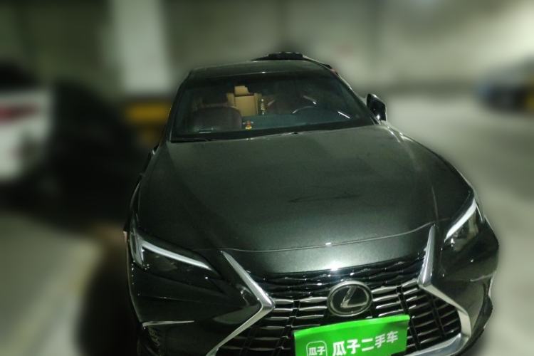 Used Lexus ES 2025 300h Deluxe Edition Front
