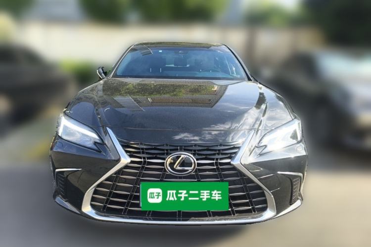 Used Lexus ES 2025 300h Deluxe Edition Front