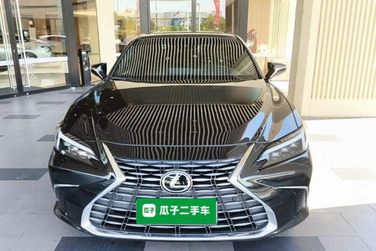 Used Lexus ES 2025 300h Deluxe Edition Front