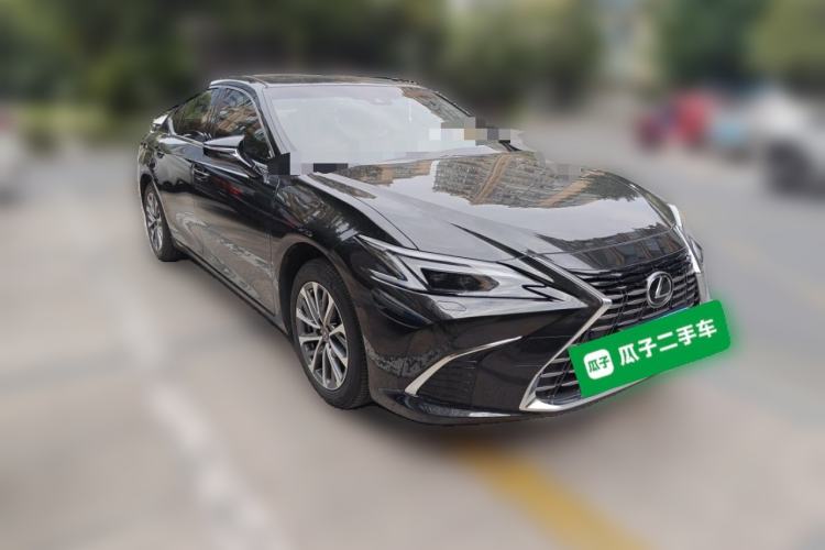 Used Lexus ES 2025 200 Premium Edition Front Right 45 Deg