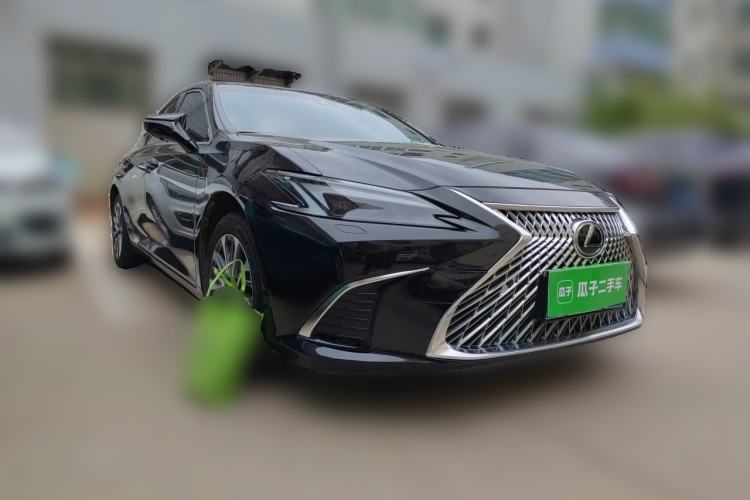 Used Lexus ES 2025 200 Premium Edition Front Right 45 Deg