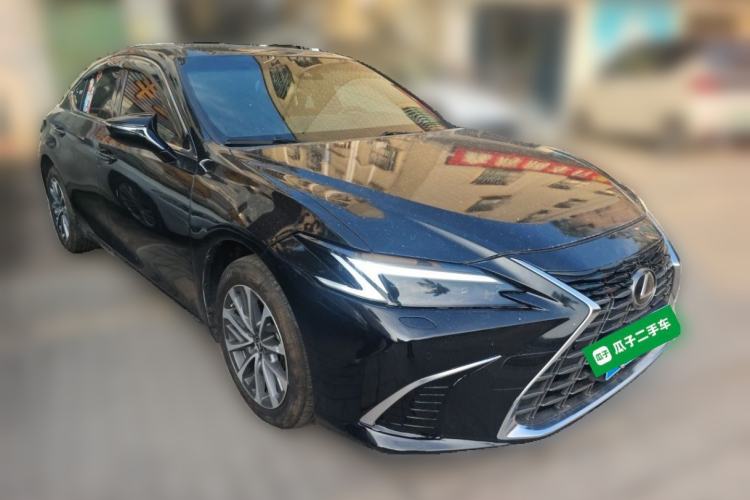 Used Lexus ES 2025 200 Premium Edition Front Right 45 Deg