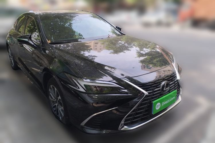 Used Lexus ES 2025 200 Premium Edition Front Right 45 Deg