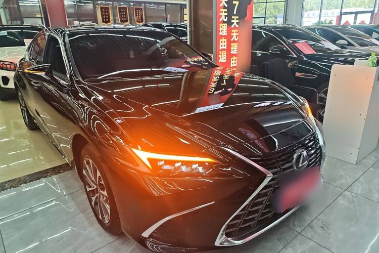 Used Lexus ES 2025 200 Premium Edition Front Right 45 Deg