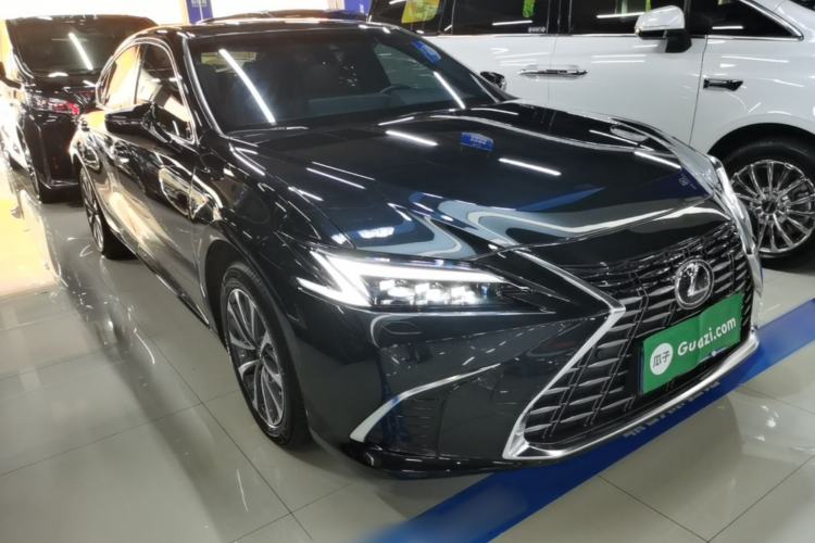 Used Lexus ES 2025 200 Premium Edition Front Right 45 Deg
