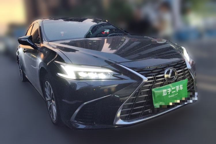 Used Lexus ES 2025 200 Premium Edition Front Right 45 Deg