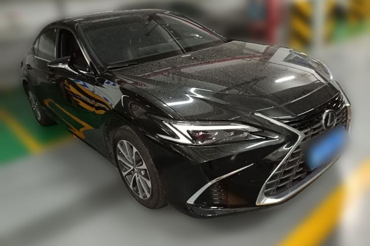 Used Lexus ES 2025 200 Premium Edition Front Right 45 Deg