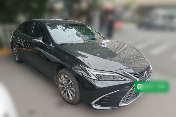 Used Lexus ES 2025 200 Premium Edition Front Right 45 Deg