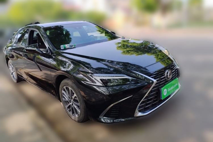 Used Lexus ES 2025 200 Premium Edition Front Right 45 Deg