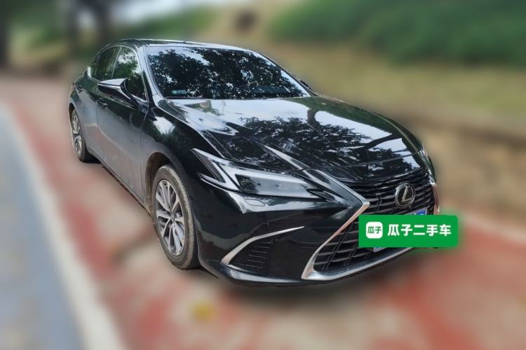 Used Lexus ES 2025 200 Premium Edition Front Right 45 Deg