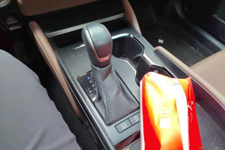 Used Lexus ES 2025 200 Premium Edition Gear Lever