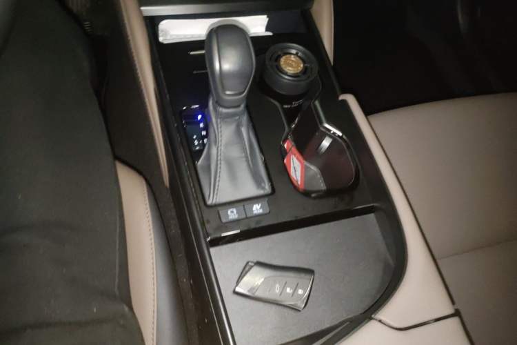 Used Lexus ES 2025 300h Deluxe Edition Gear Lever