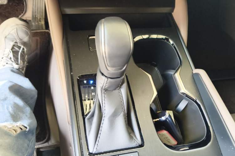 Used Lexus ES 2025 300h Deluxe Edition Gear Lever