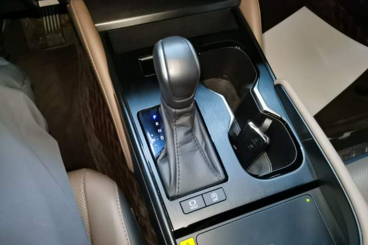 Used Lexus ES 2025 200 Premium Edition Gear Lever