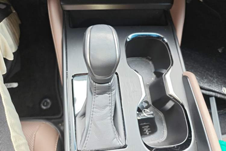 Used Lexus ES 2025 200 Premium Edition Gear Lever