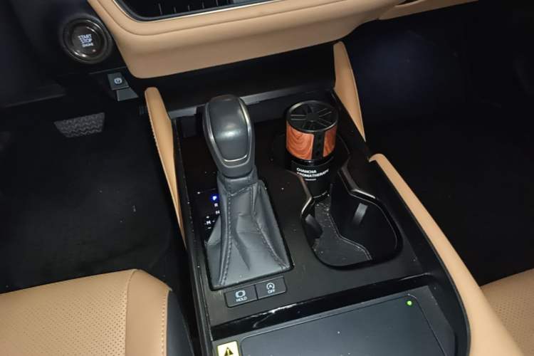 Used Lexus ES 2025 200 Premium Edition Gear Lever
