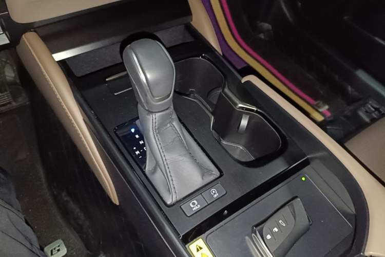 Used Lexus ES 2025 200 Premium Edition Gear Lever