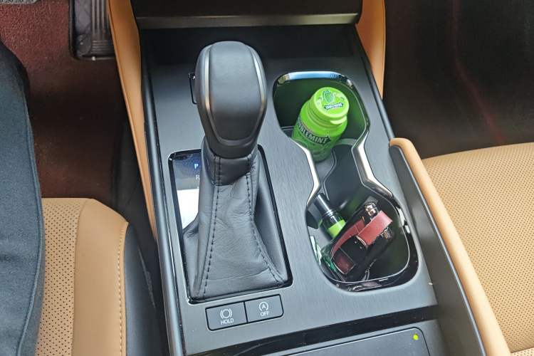 Used Lexus ES 2025 Model, 200 Special Edition Gear Lever