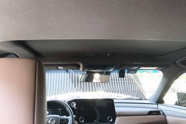 Used Lexus ES 2025 300h Deluxe Edition Headliner
