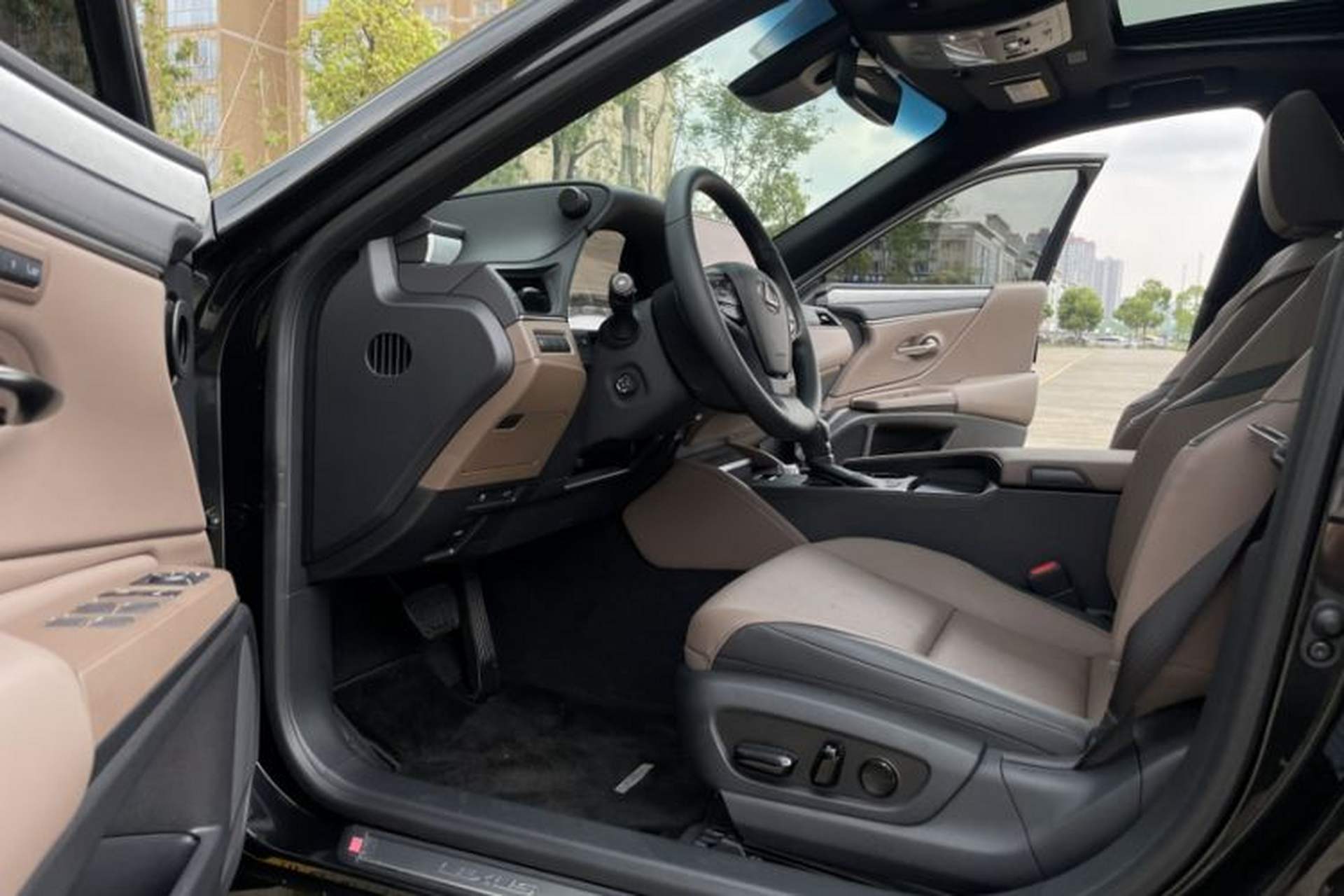 Used Lexus ES 2025 200 Premium Edition Interior 11
