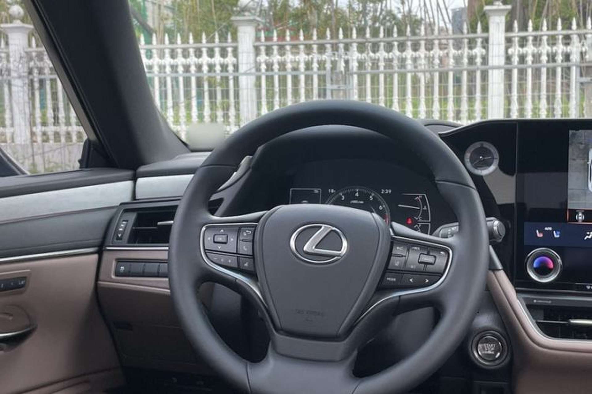 Used Lexus ES 2025 200 Premium Edition Interior 12