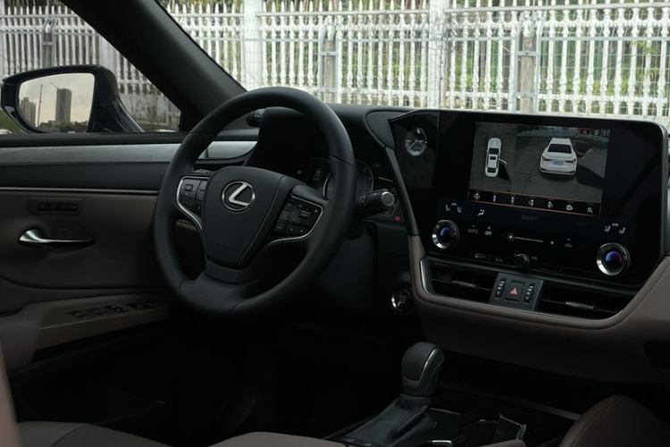 Used Lexus ES 2025 200 Premium Edition Interior 2